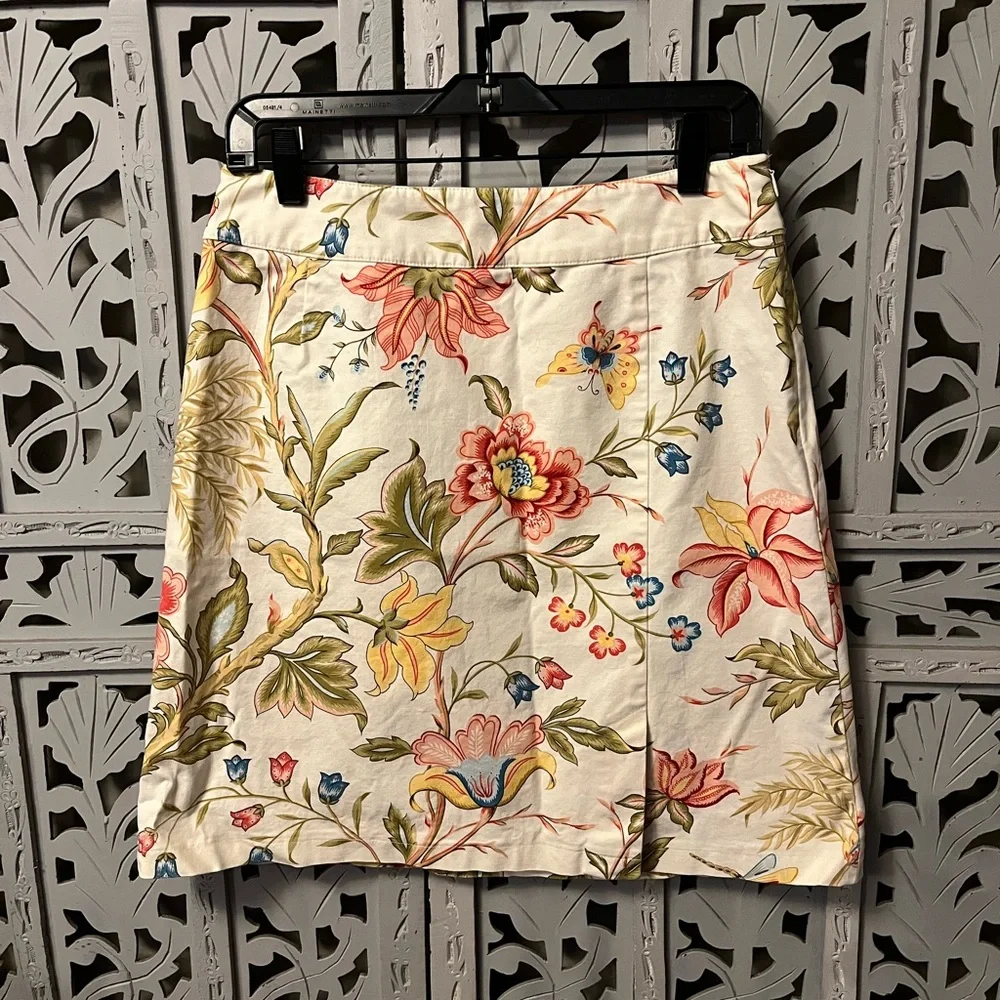 TALBOTS PETITE SWEET CREAM & PINK FLOWER DESIGN LIGHTWEIGHT STRETCHY MINI SKIRT - Picture 1 of 6